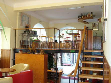 Gasthof Residencial Do Areeiro 2*