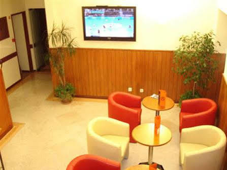 Gasthof Residencial Do Areeiro 2*